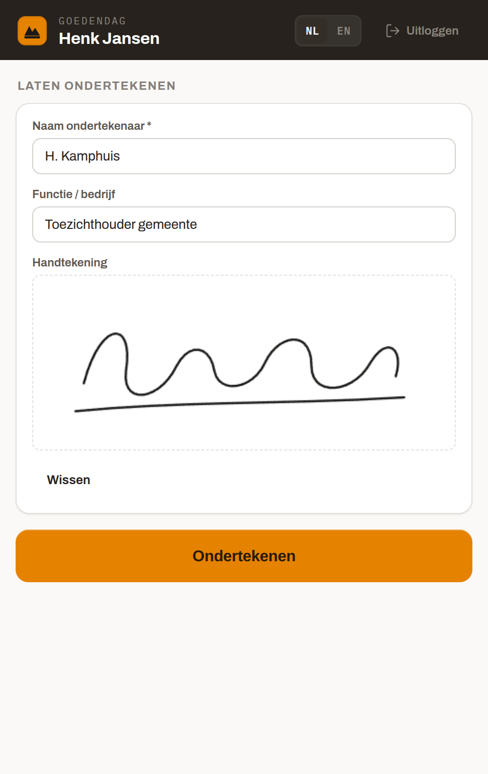 Telefoon-app: de opdrachtgever ondertekent de werkbon op het scherm